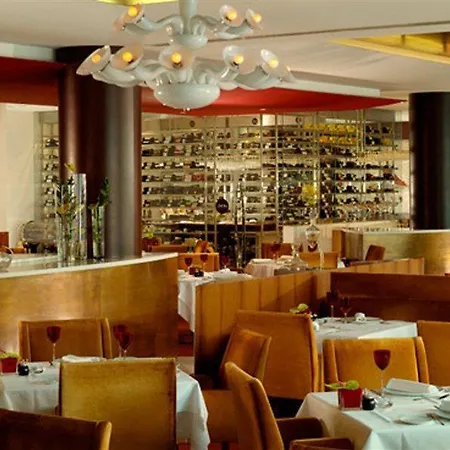 Готель Sheraton & 5*