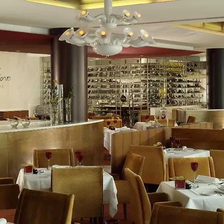 Готель Sheraton & 5*